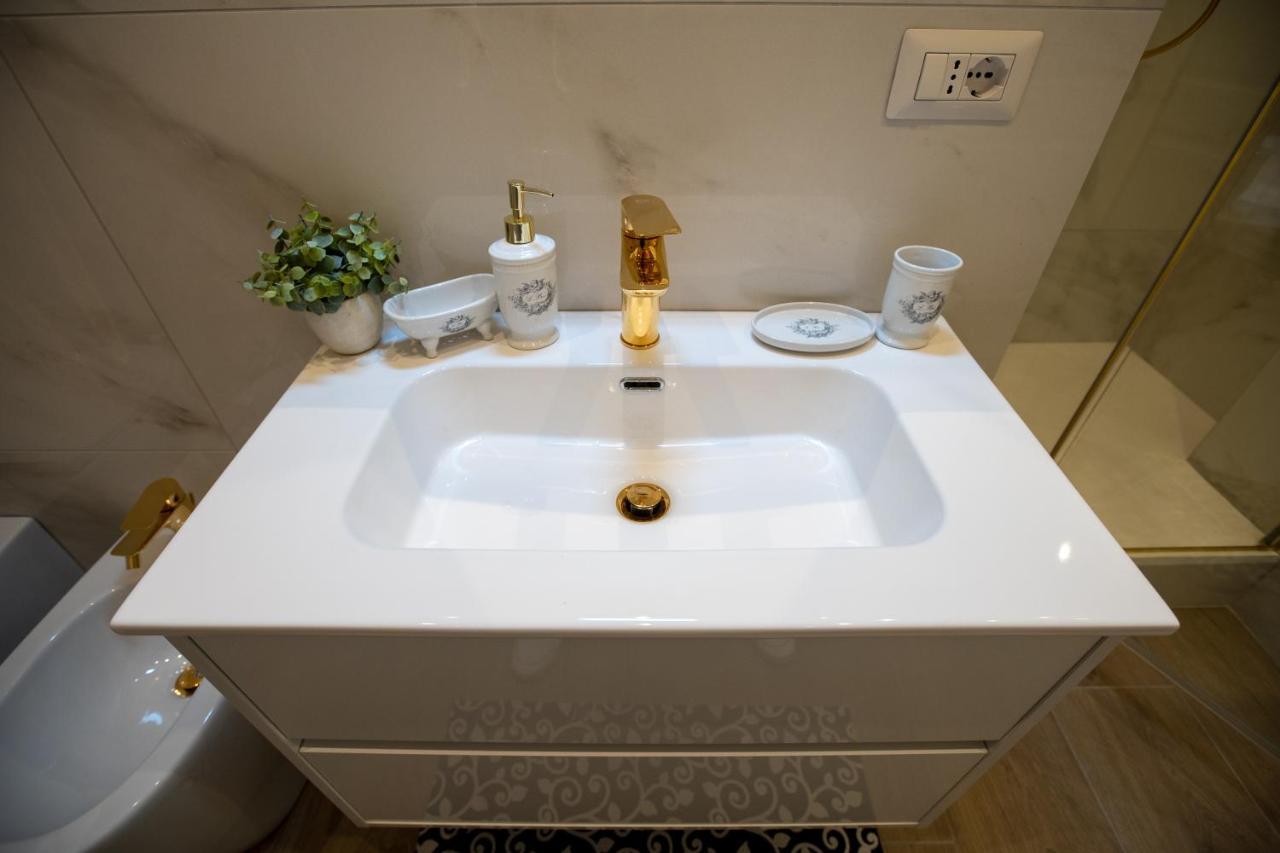 Suite Imperiale Colosseo Rome Exterior photo